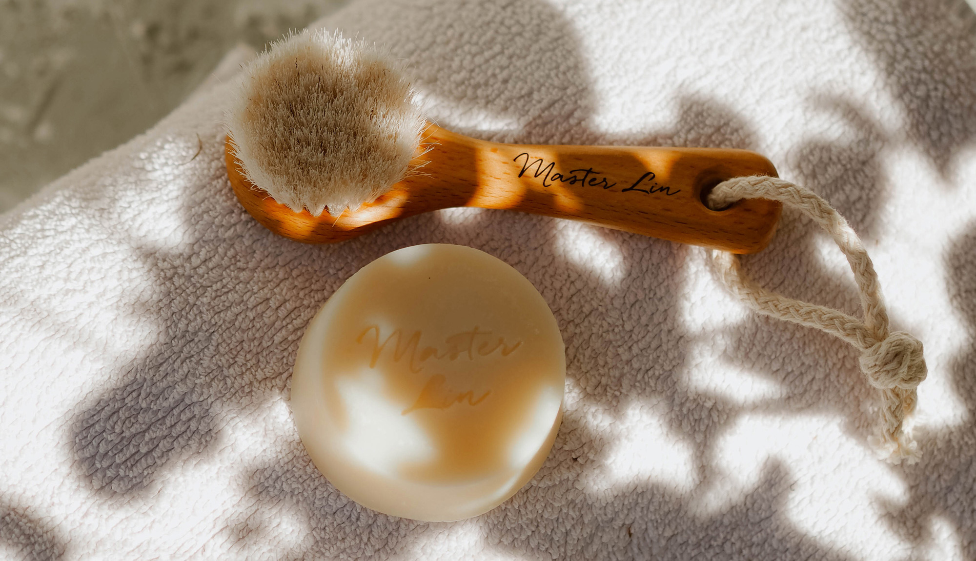 Schlank und schön dank Trockenbürsten Master Lin